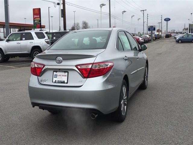 2017 Toyota Camry SE 4dr Sedan